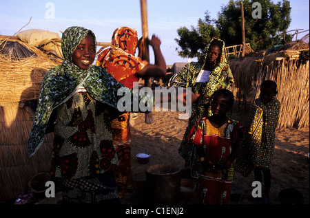Mali, women of bozo ethnic group living on the banks of the Niger river Stock Photo