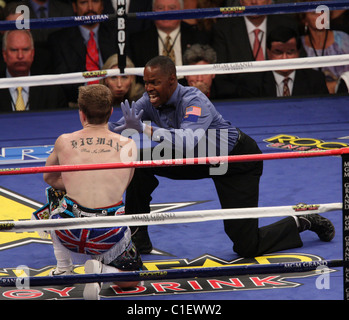 Manny Pacquiao knocks out Ricky Hatton in 2:59 seconds in the second round at the MGM Grand Garden Arena. Referee Kenny Bayless Stock Photo