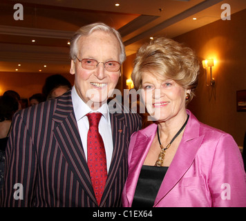 Nicholas Parsons, Annie Parsons Sunday Lunch With Leslie Phillips held at the London Marriott Hotel, Regent's Park London, Stock Photo