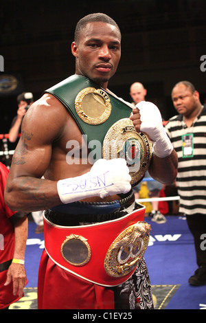 Chad Dawson retains his light heavyweigh IBF/IBO title defeating The ...