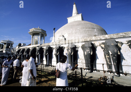 Sri Lanka North Central region Anuradhapura pilgrims at dagoba Ruwanweliseya cupola of 90m of height & sculpted elephants base Stock Photo