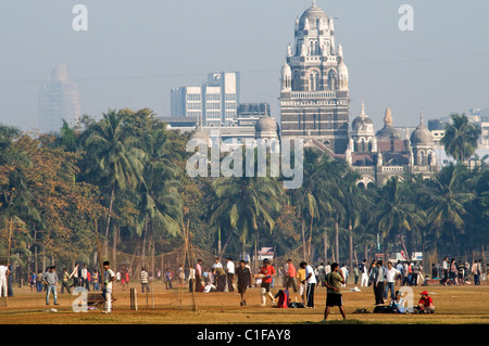 Cricket at Oval Maidan and Churchgate Station, Mumbai, India Stock Photo