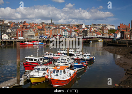 WHITBY FISHING VILLAGE RIVER ESK ESTUARY PORT HARBOUR RAILWAY BOAT Stock Photo: 18314972 - Alamy