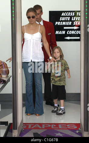 Kate Hudson takes son Ryder Robinson to the Lakers game at the Staples Center Los Angeles, California - 17.05.09 Stock Photo