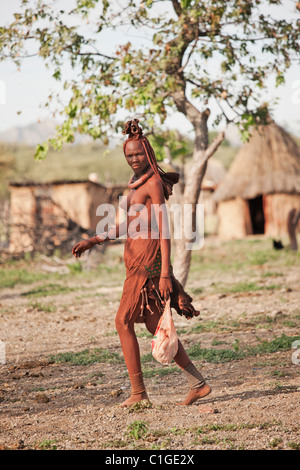 Himba woman in traditional dress who live in the Kunene Region, Namibia Stock Photo