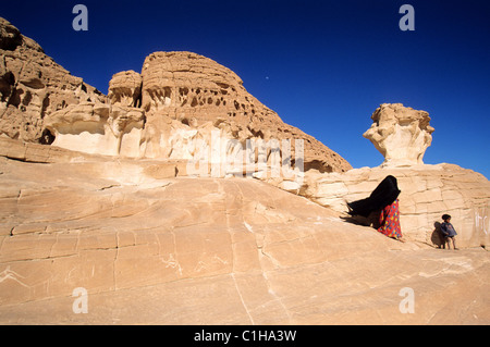 Egypt, desert of Sinaï- eroded sandstone rocks and Bedouins Stock Photo