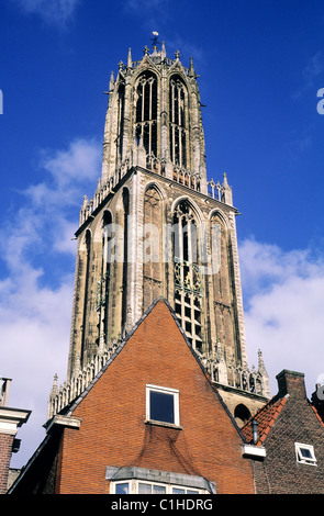 Netherlands, Utrecht, typical frontages and the Domtoren (bell-tower of the cathedral) Stock Photo