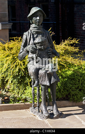 Mother and Child sculpture by George Fullard Stock Photo