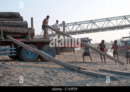 MYANMAR/BURMA. HARWOOD READY TO BE TRANSPORTED TO CHINA FROM THE PORT OF MANDALAY Stock Photo