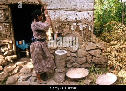 Woman pounding grain in Felasha (Jewish) village of Wolleka, Ethiopia Stock Photo