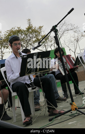 Israel, Southern District, Netivot (founded 1956) Youth music recital at the inaugration and planting of a forest in the city Stock Photo