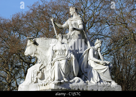 Figures representing 'Europe' by Patrick MacDowell, Albert Memorial, Kensington Gardens, London, England, UK Stock Photo