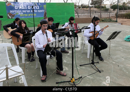 Israel, Southern District, Netivot (founded 1956) Youth music recital at the inaugration and planting of a forest in the city Stock Photo