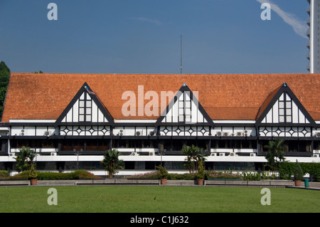 Malaysia, State of Selangor, Kuala Lumpur. Independence Square (aka Merdeka Square), Royal Selangor Club (aka Spotted Dog Cub). Stock Photo