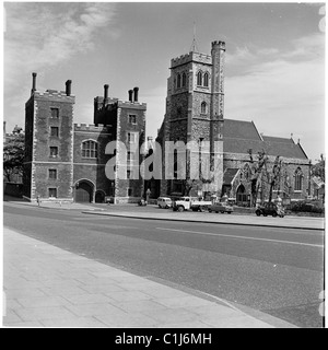 1950s, Lambeth Palace, the Official London residence of the Archbishop of Canterbury, located by the River Thames, Lambeth Palace Rd, London, England. Stock Photo