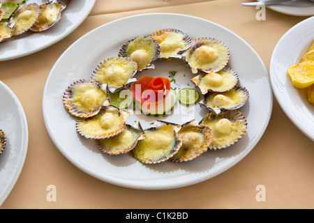 Gastronomy: Conchitas a la parmesana (scallops on their shells oven cooked  with cheese and butter). Restaurante La Rosa Stock Photo - Alamy