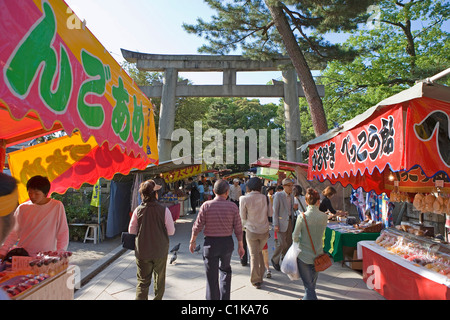 Japan, Kansai, Kyoto, The monthly fleamarket in Kitano Tenmangu shrine park Stock Photo