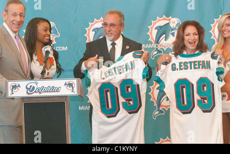 Stephen M. Ross, Emilio Estefan and Gloria Estefan Owner and managing general partner of the NFL team the Miami Dolphins Stock Photo