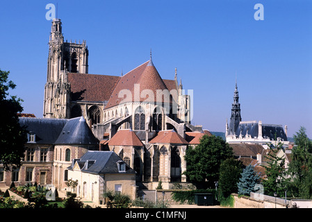 France, Yonne, Sens, cathedral Saint Etienne and the City Hall in the back Stock Photo