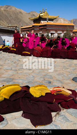 Yellow hats ( Gelugpa ) TIbetan monks during ceremony in Labrang monastery in eastern Tibet. ( Gansu province )