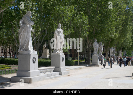 Madrid, Plaza Oriente, Königsstatuen Stock Photo