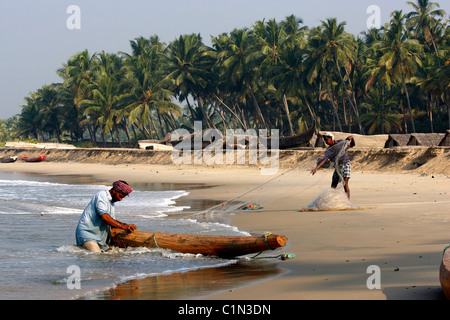 India, Kerala, Varkala, fishermen pull on nets from the sea in early morning Stock Photo