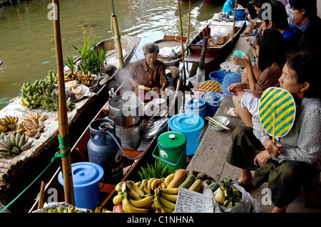 Thailand, Bangkok, Damnoen Saduak floating market on a Klong (canal) Stock Photo