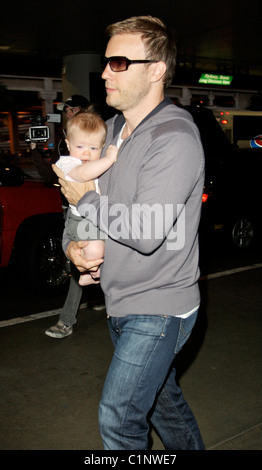 Gary Barlow and family arriving at LAX airport on a British Airways flight from London Heathrow. Los Angeles, California, USA - Stock Photo