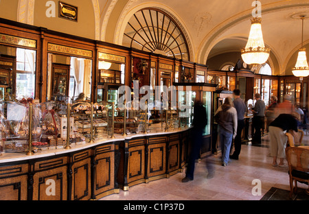 Hungary, Budapest, Pest quarter, Gerbeaud cake shop founded in 1858 Stock Photo