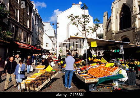 France, Paris, rue Mouffetard, marche et eglise Saint-Medard Stock Photo