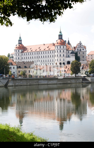 Germany, Bavaria, Neuburg an der Donau, Schloss Neuburg on river Danube Stock Photo