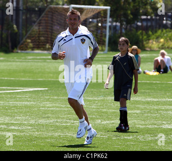 David Beckham joins former Real Madrid teammate Zinedine Zidane to celebrate the opening of the start of the American league's Stock Photo