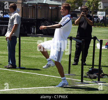 David Beckham joins former Real Madrid teammate Zinedine Zidane to celebrate the opening of the start of the American league's Stock Photo