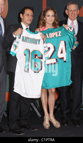 Marc Anthony and Jennifer Lopez attend the NFL, ESPN ESPN Deportes and the Miami Dolphins press conference at the Time Warner Stock Photo