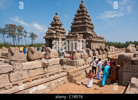 8th century Mahabalipuram Shore Temple of Pallava rulers in Dravidian architectural style along Bay of Bengal in Tamil Nadu Stock Photo