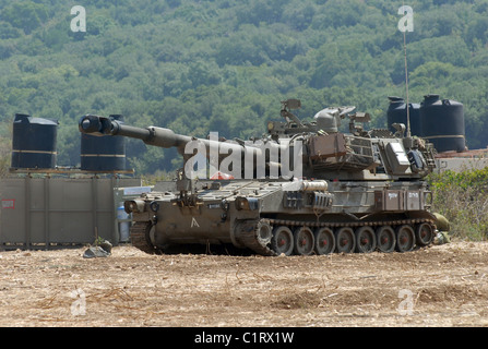 Israeli M109 self-propelled howitzer firing 155mm shells into Hezbollah ...