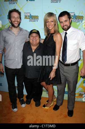 Danny Devito and the cast from Always Sunny In Philadelphia The 2009 TCA Summer Tour - Fox All-Star Party at The Langham Hotel Stock Photo