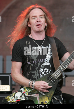 Doug Scarratt Saxon performing live at Sonisphere Festival 2009 - Day ...