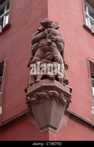 A sculpture of the Pied Piper, adorning a building in Frankfurt, Germany, Europe. Stock Photo