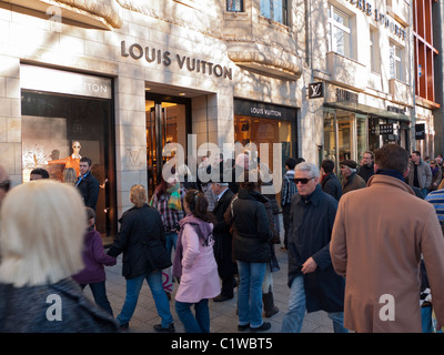 Louis Vuitton shop on Königsallee, (short Kö), famous shopping mile in  Dusseldorf, Germany Stock Photo - Alamy