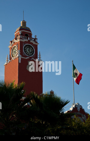 The Municipal Palace with Mexican flag in Mérida, the capital and largest city in the Yucatan State and Peninsula, Mexico. Stock Photo