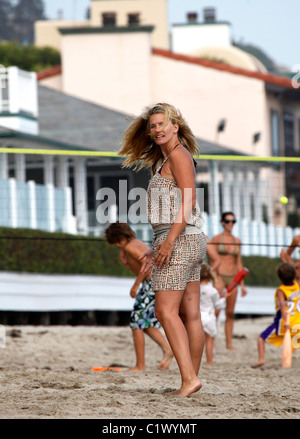 Natasha Henstridge poses for pictures as she enjoys a day on Malibu beach Los Angeles, California - 23.08.09 Stock Photo