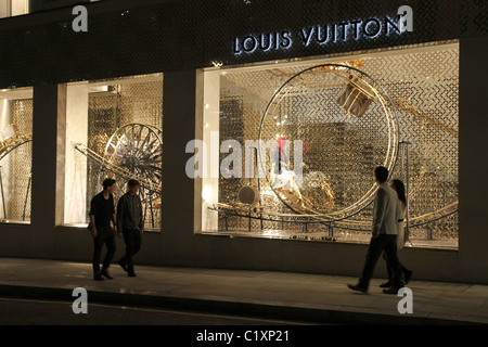 FILE--Shoppers walk past the fashion boutique of Louis Vuitton (LV) at the  Plaza 66 shopping mall in Shanghai, China, 1 September 2015. LVMH Moet H  Stock Photo - Alamy