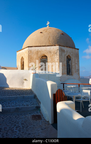 Oia, ( Ia ) Santorini - Byzantine Orthodax churches, - Greek Cyclades islands - Photos, pictures and images Stock Photo