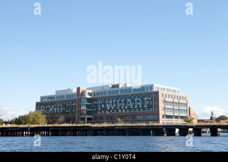 Bond Street Wharf on waterfront, Fell's Point, Baltimore harbour, Maryland, USA Stock Photo