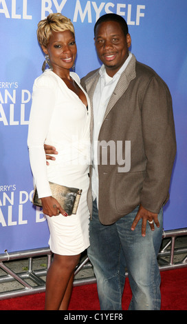 Mary J. Blige and Kendu Isaacs New York premiere of 'Tyler Perry's I Can Do Bad All By Myself' at the School of Visual Arts Stock Photo