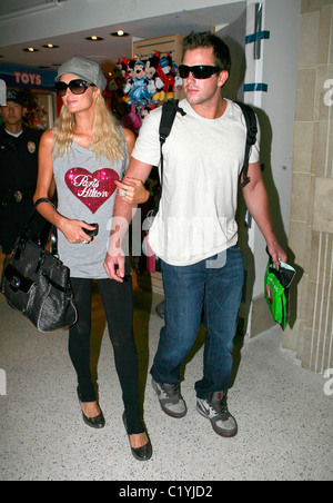 Paris Hilton, wearing a t-shirt with her name on it, arriving at LAX with her boyfriend Doug Reinhardt to catch a flight to Stock Photo