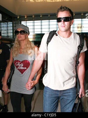 Paris Hilton, wearing a t-shirt with her name on it, arriving at LAX with her boyfriend Doug Reinhardt to catch a flight to Stock Photo