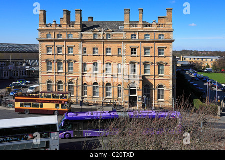 Open top tour bus and an ftr bendy bus outside the Royal York Hotel and Railway Station, York, North Yorkshire, England, UK. Stock Photo