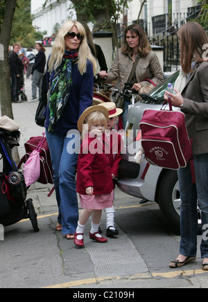 Claudia Schiffer picks her children up from school London, England - 17.09.09 Stock Photo